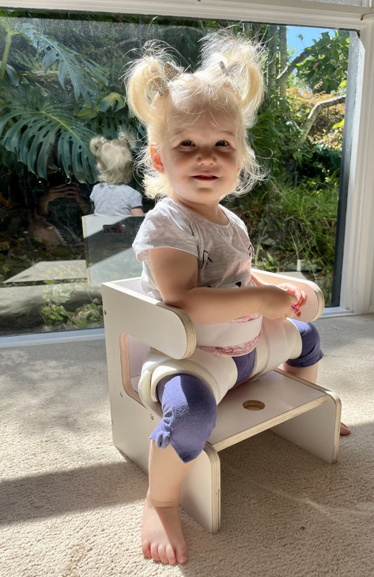hip & co ddh hip healthy floor seat. Hip dysplasia furniture. Girl in rhino brace featured. 